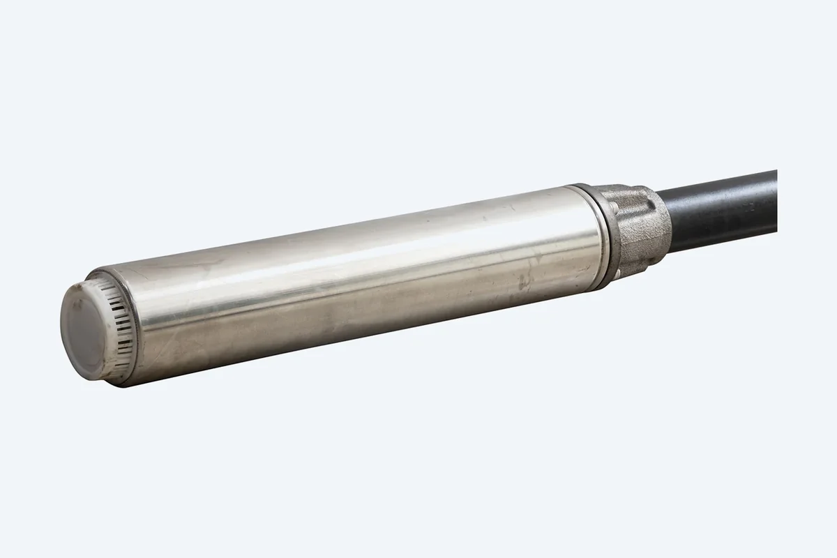 DT-STP motor end: stainless steel motor housing with the supply cable, the section that sits inside the tank