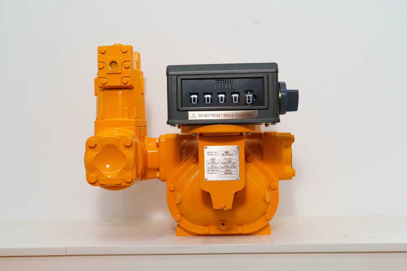 M50 positive displacement flow meter with mechanical register and strainer