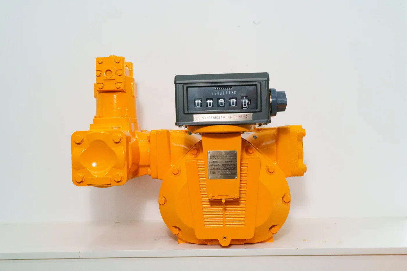M80 positive displacement flow meter with mechanical register and strainer