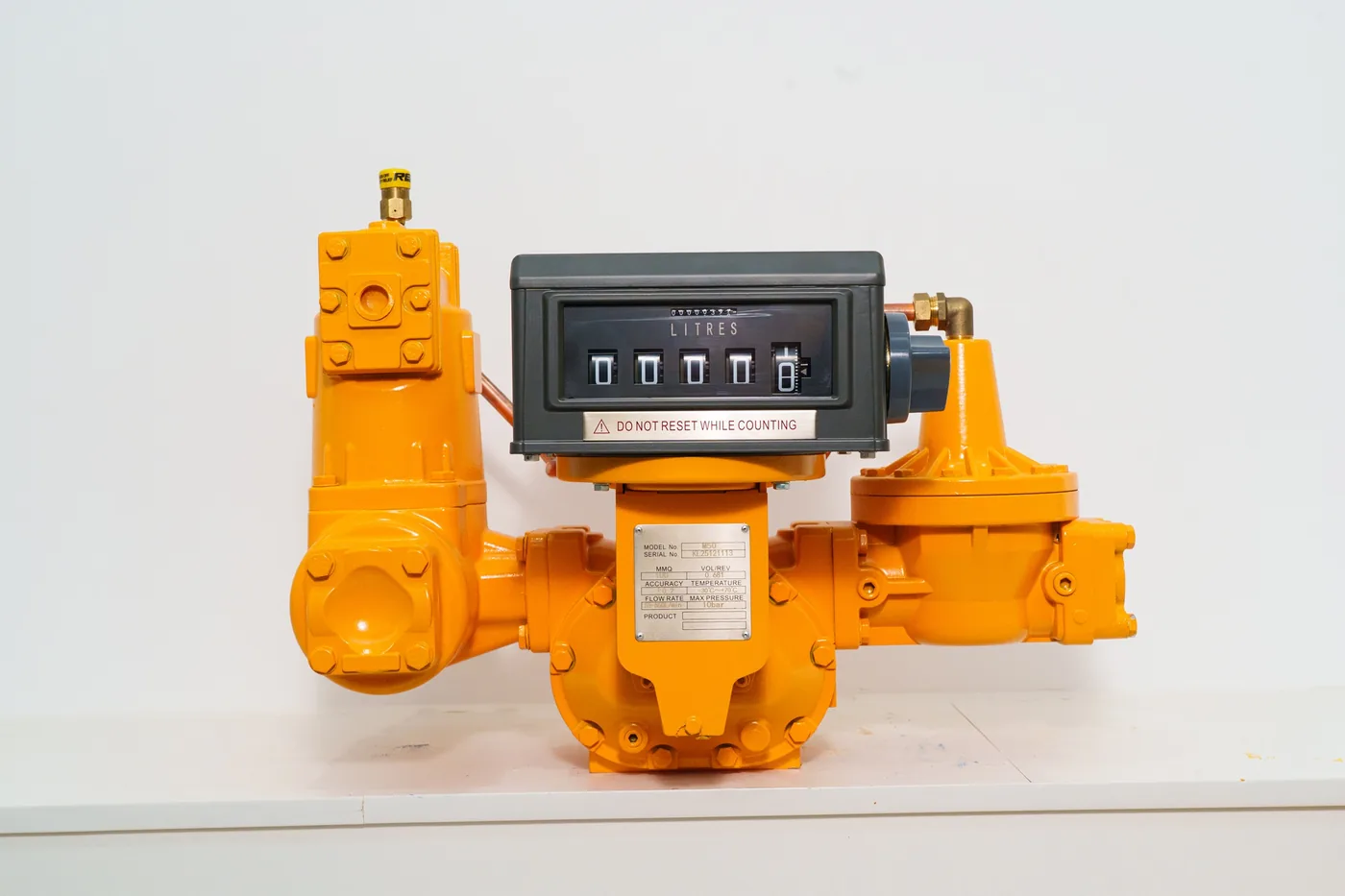 M100 positive displacement flow meter with mechanical register, strainer and air eliminator