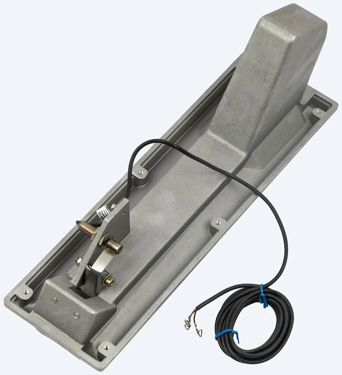 DTYQT4 &mdash; three-quarter view with coiled cable