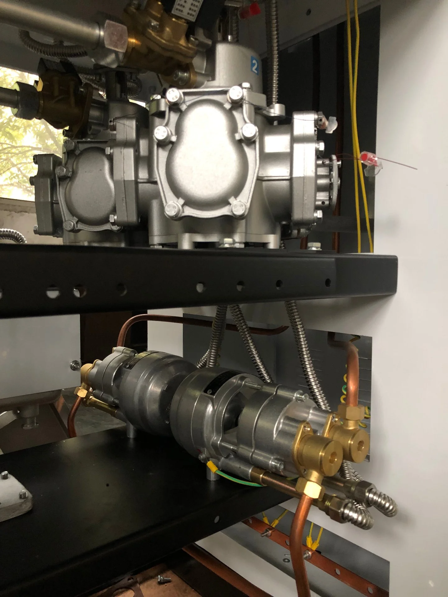 NP pump vapor-return pipework inside the dispenser, detail